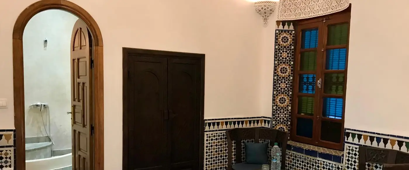 Chambre Triple Deluxe, la porte de la salle de bains