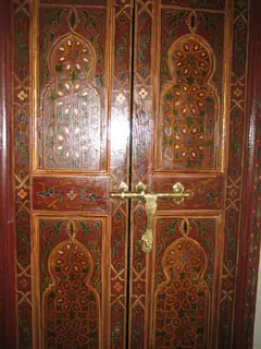 Voir : Chambre Double 04, la porte peinte