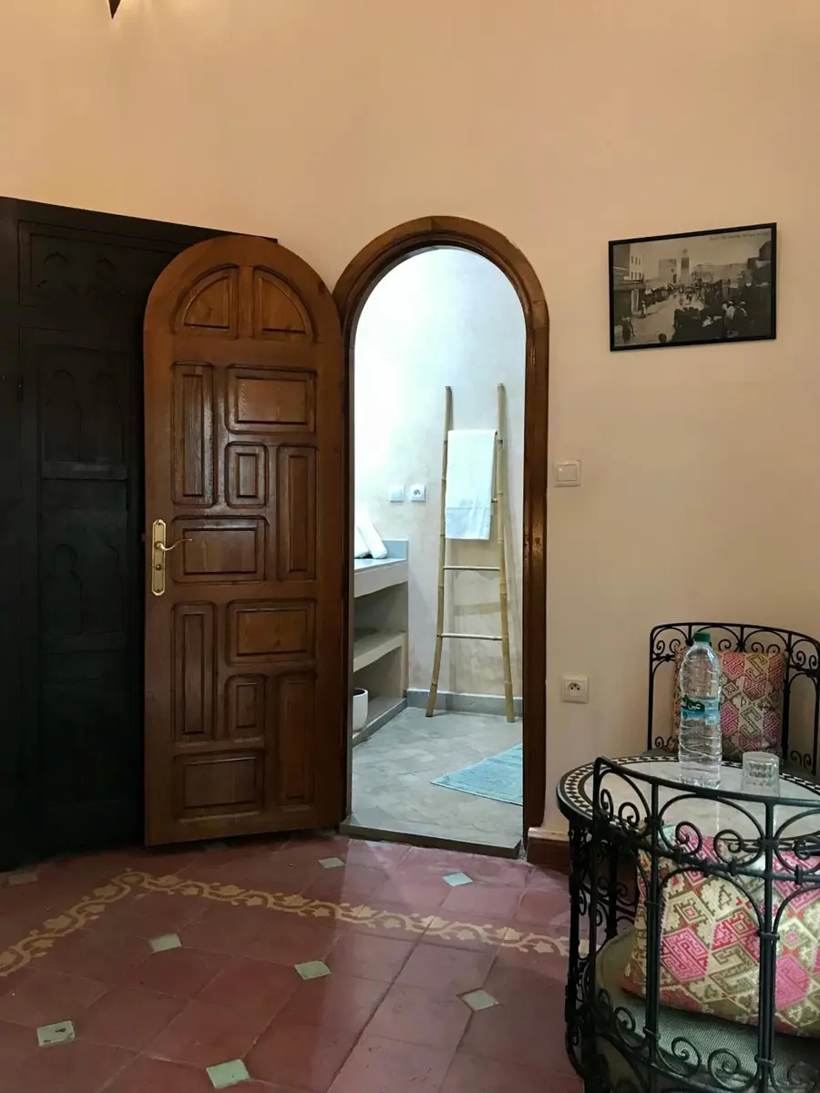 Chambre Double 04, la porte en arc